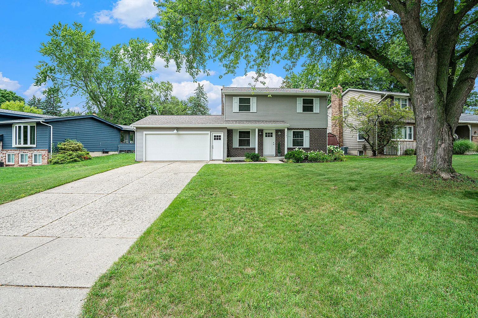1147 Springwood Dr SE photo 1