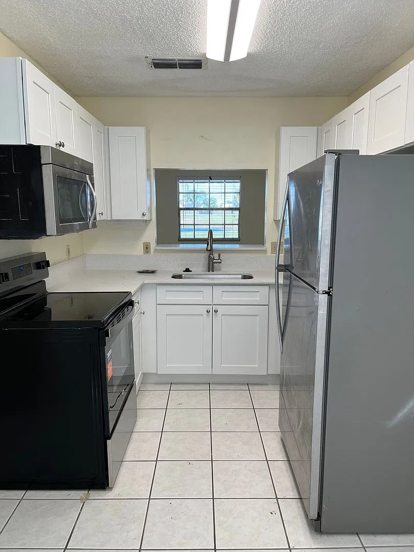 2/2.5 corner unit Townhouse in Whisper Lake — Photo 3