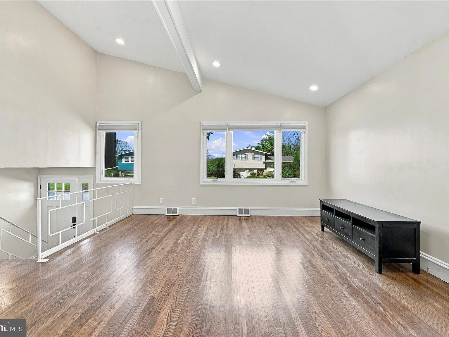 4 bed, 2.5 bath, 1948 sqft, $3,700 — Photo 3