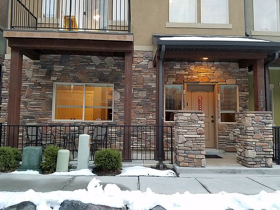 2nd image of 122 W Canley Vale Ln