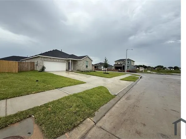 423 Amy St, Angleton, TX 77515