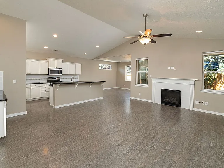 21142 Azalia Ave — Photo 9