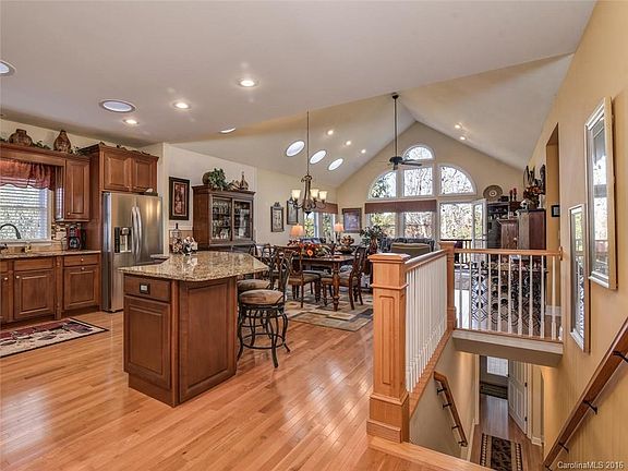 4th image of 144 Carriage Summit Way