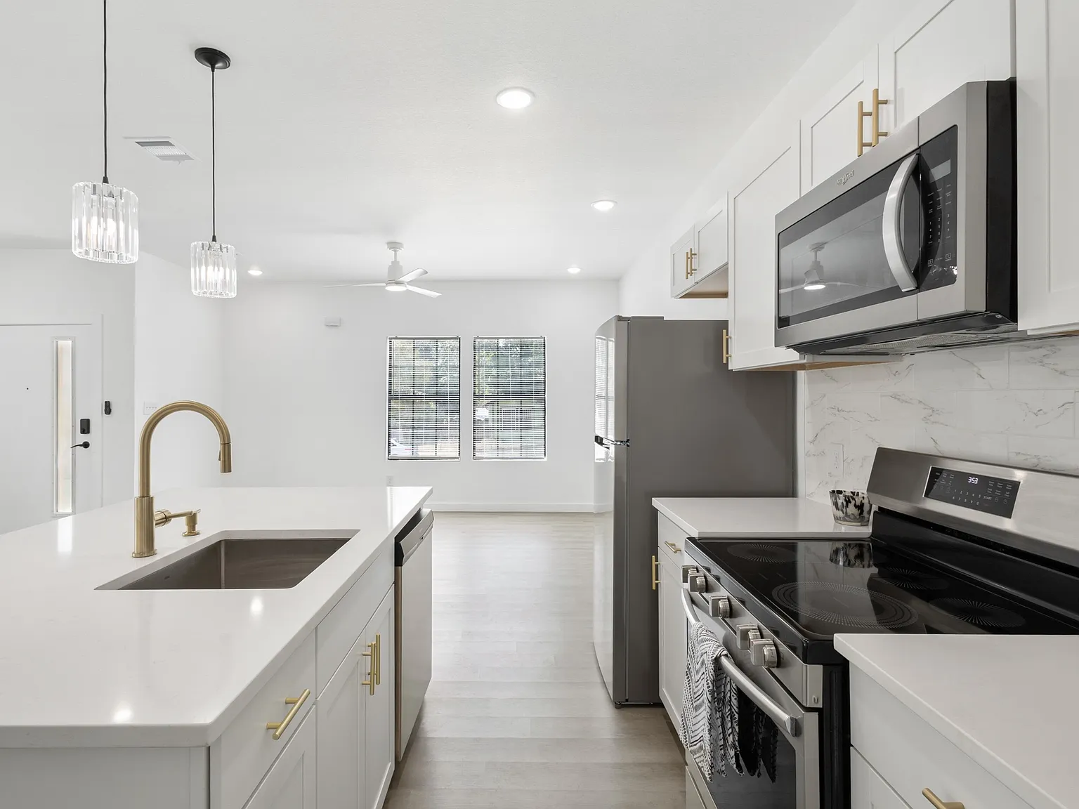 3 bed, 2.5 bath, 1570 sqft, $1,995 — Photo 4