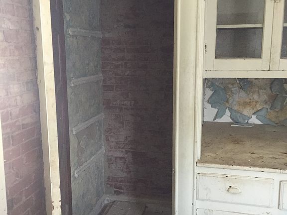 5th image of 4019 California Ave