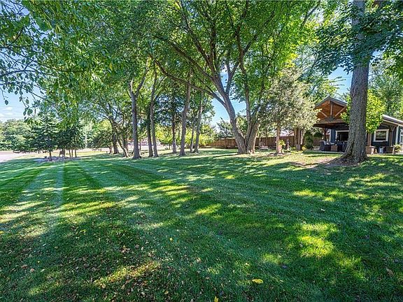 3rd image of 2 Chadwick Ln
