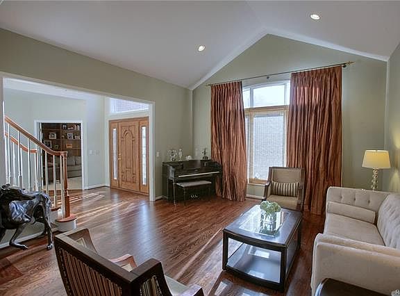3rd image of 6517 Roseberry Cir