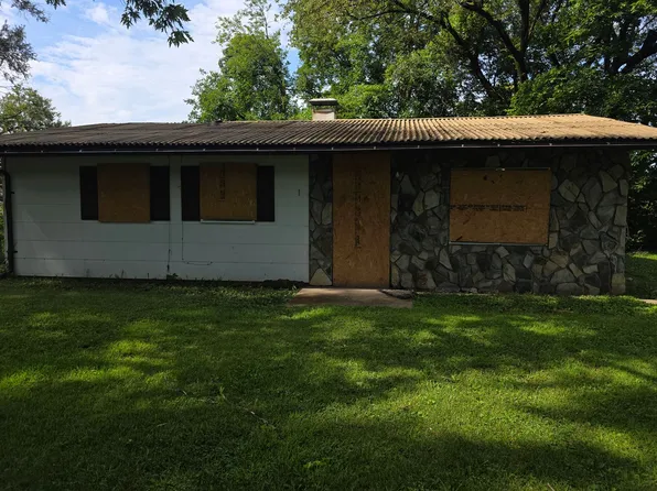 1 Westwood Dr, Cahokia, IL 62206