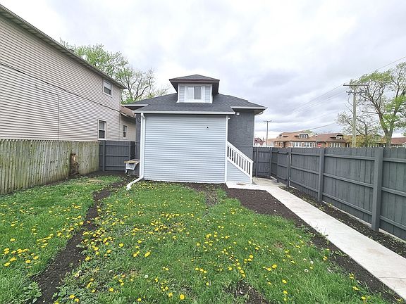 4th image of 1901 S 10th Ave