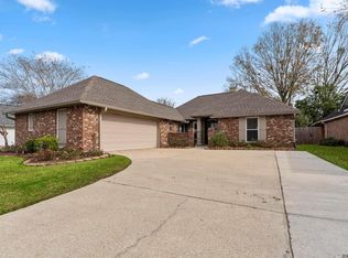 4013 Meadow Ridge Dr, Baton Rouge, LA 70817
