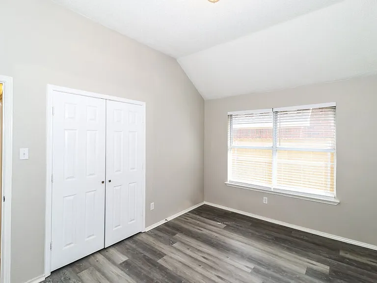 2407 Springfield Dr — Photo 14
