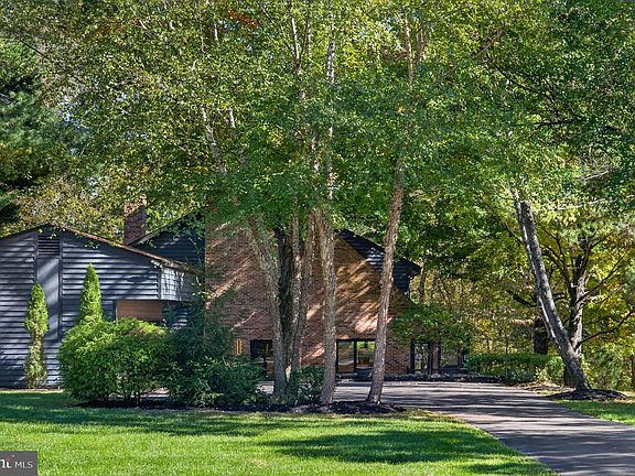 5th image of 2249 Hunter Mill Rd