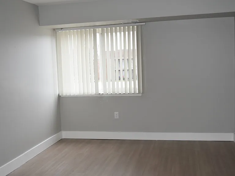 Sunnymede Apartments - Troy, MI — Photo 33