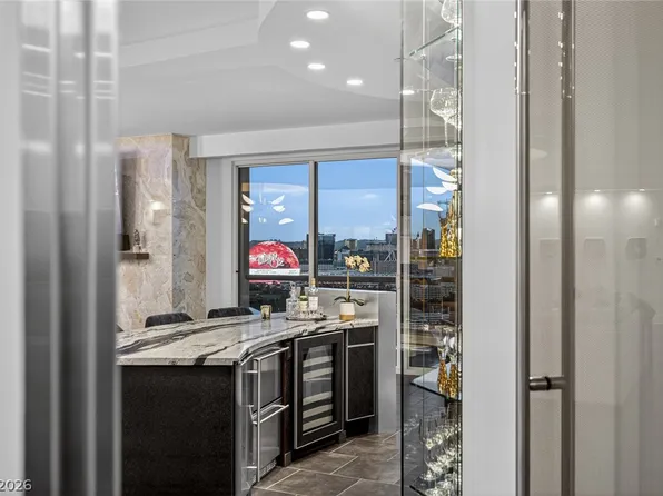 2747 Paradise Rd Unit 3101, Winchester, NV 89109