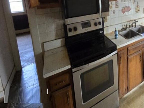 4th image of 2200 Crest St