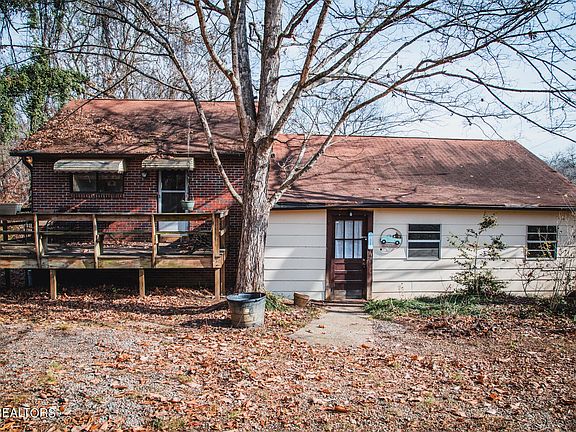 3rd image of 2713 Peterson Ln