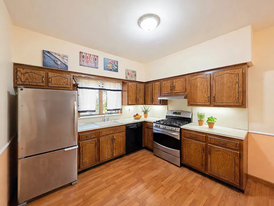 224 Kinghorn St #2