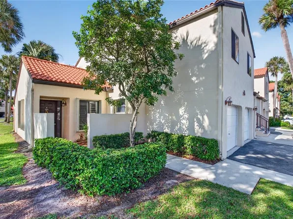 10 VIA DE CASAS SUR #101, BOYNTON BEACH, FL 33426