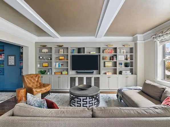 220 W 93rd St APT 2D, New York, NY 10025