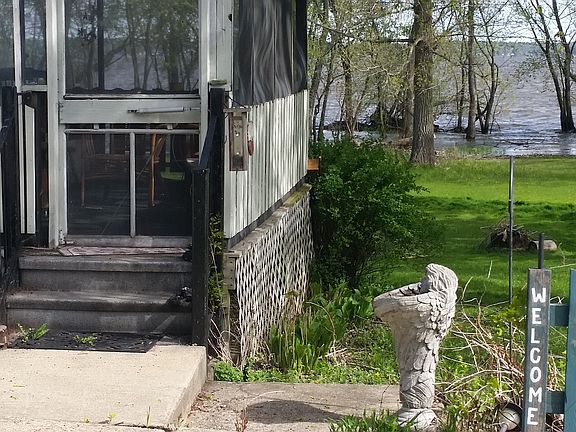 3rd image of 1407 E Koshkonong Dr