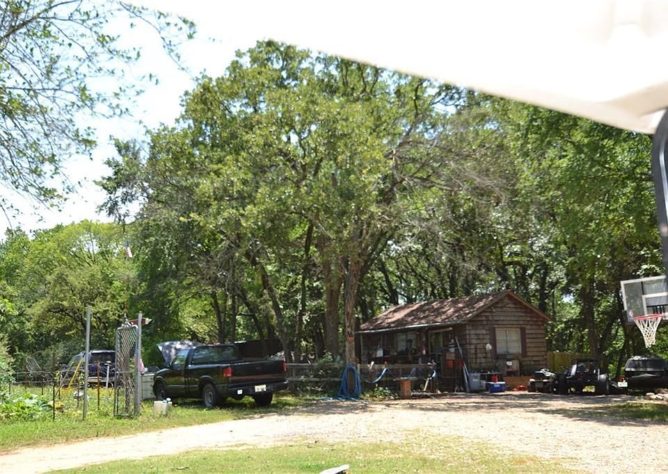 2nd image of 1131 Riverwood Rd