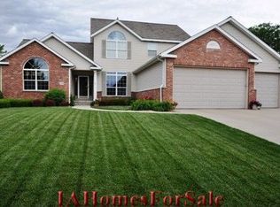 150 Autumn Woods Dr NW, Cedar Rapids, IA 52405