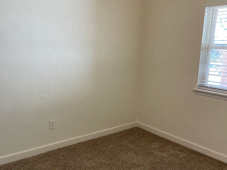 504 Pinewood Dr — Photo 18