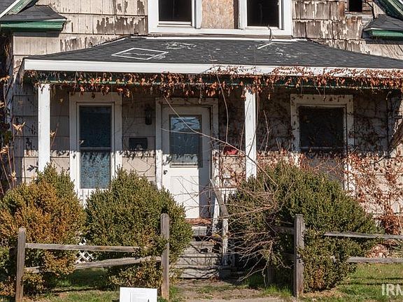 3rd image of 107 E Donald St