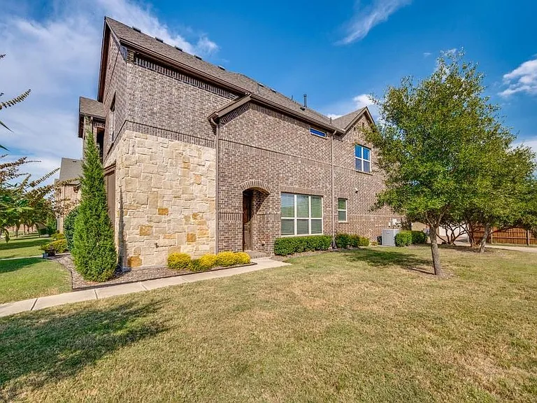 3029 Decker Dr — Photo 2