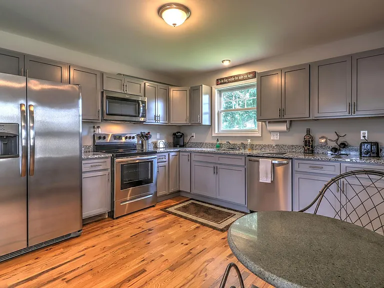 328 Meadowside Rd — Photo 6