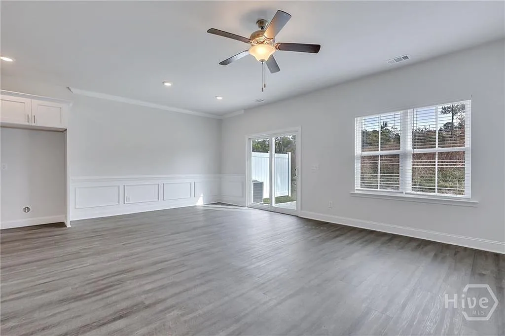 3 bed, 1605 sqft, $1,995 — Photo 3