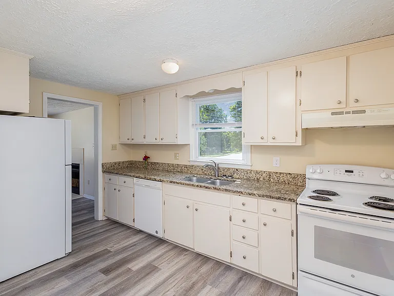 3131 Vestal Pl — Photo 8