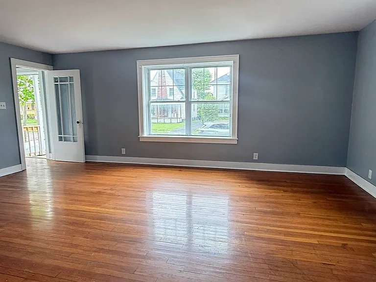 154 Harwood Ave — Photo 3
