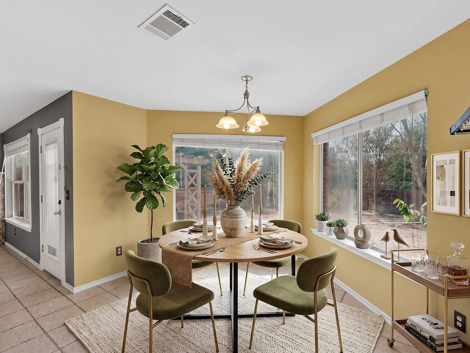 3 bed, 2.5 bath, 2793 sqft, $2,200 — Photo 4