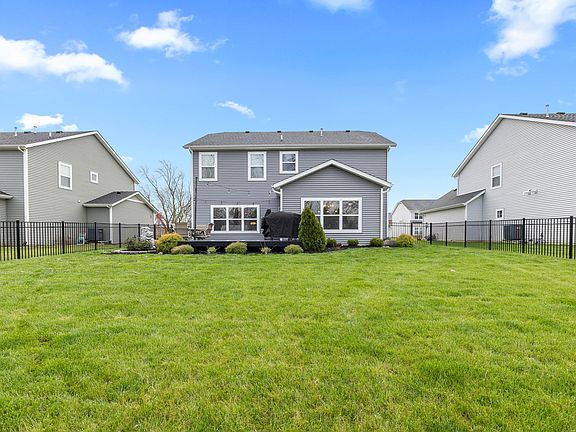 3rd image of 830 Parker Ln