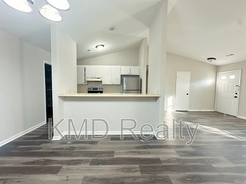 3 bed, 2.0 bath, 1493 sqft, $1,745 — Photo 4