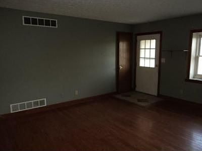 3rd image of 15633 Meadowbrook Dr