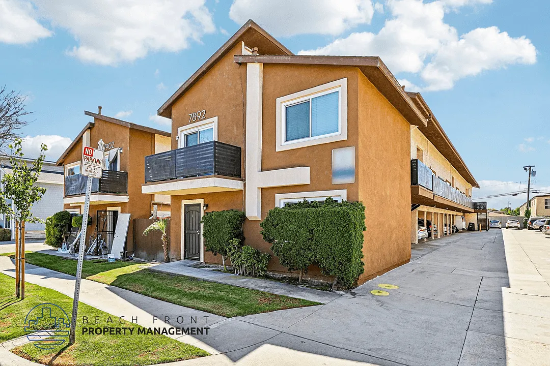 7902 Holt Ave. — Photo 3