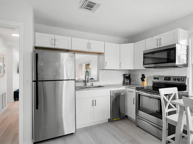 336 Hernando St #D — Photo 6