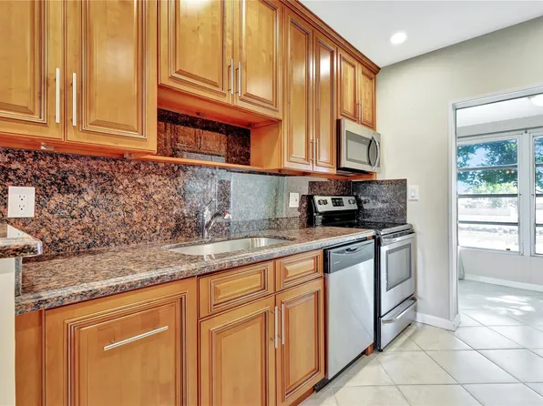 7290 NW 1st Street #205, Margate, FL 33063