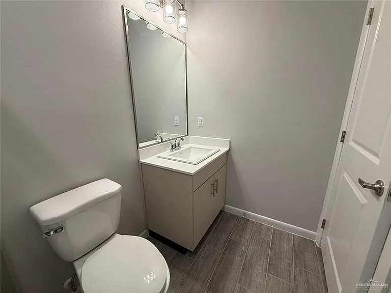 816 Dove Ave #2 — Photo 16