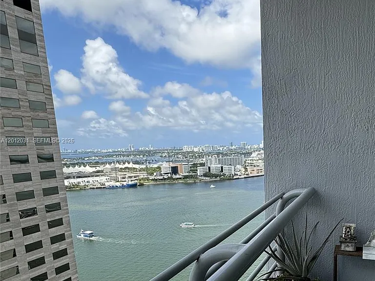 335 Biscayne Blvd #2900 — Photo 34