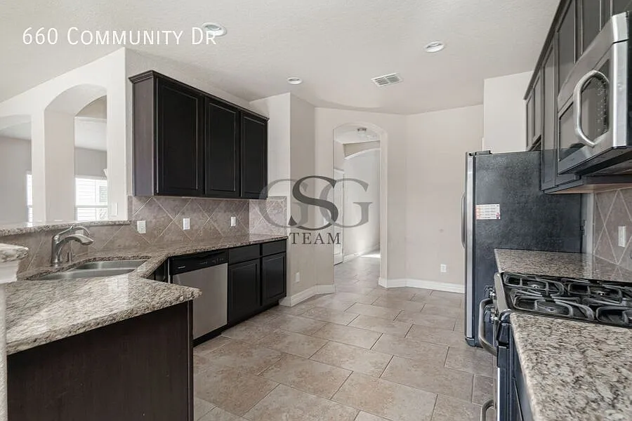 Spacious 4BR New Braunfels Home — Photo 4