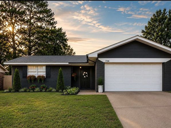 724 Jacquelyn Ln