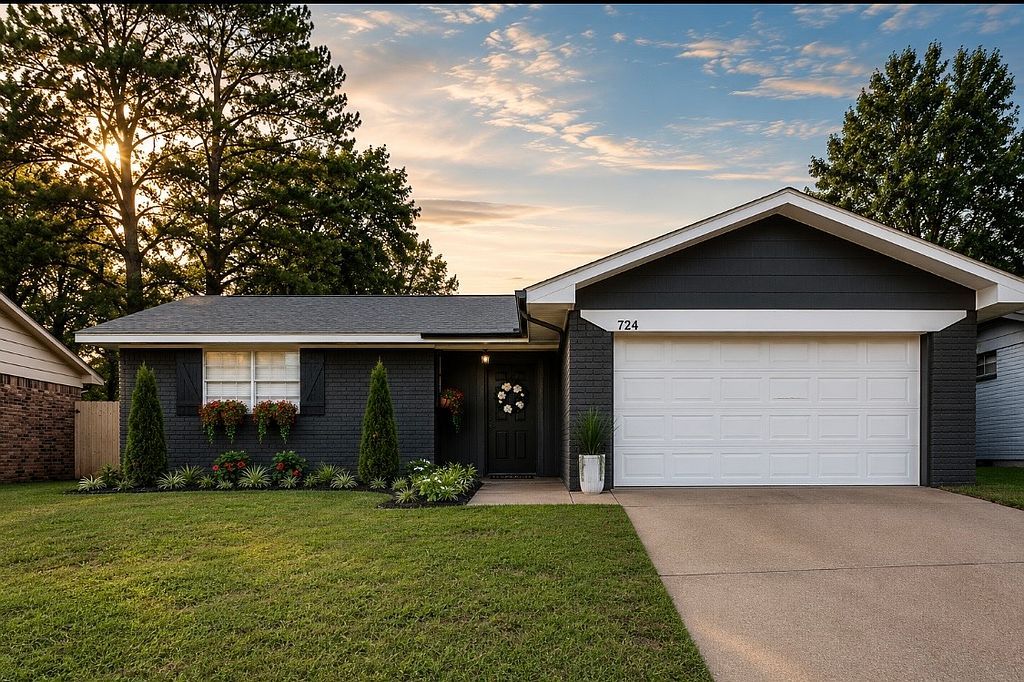 724 Jacquelyn Ln - Property Image