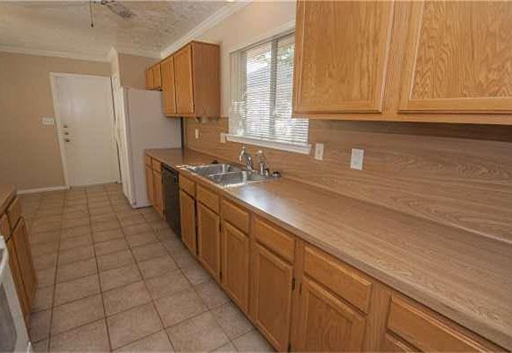 4th image of 10807 Fairstone Dr
