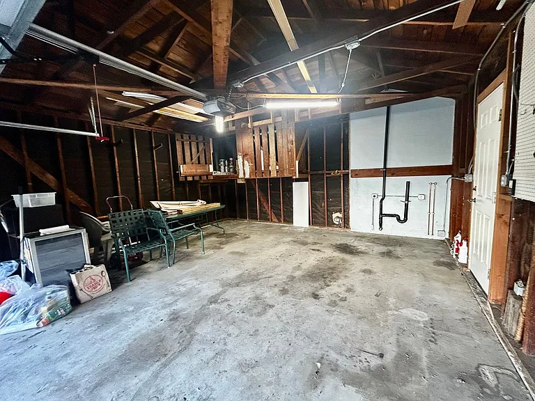 2239 Clark Ave — Photo 19