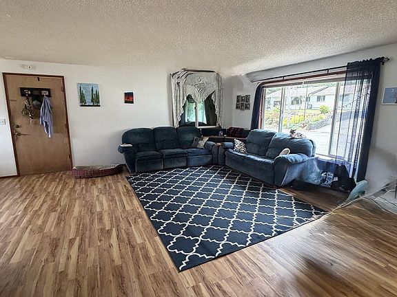 3rd image of 469 Westmont Dr