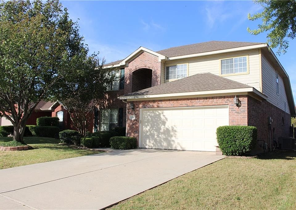 1st image of 2744 N Hampton Dr