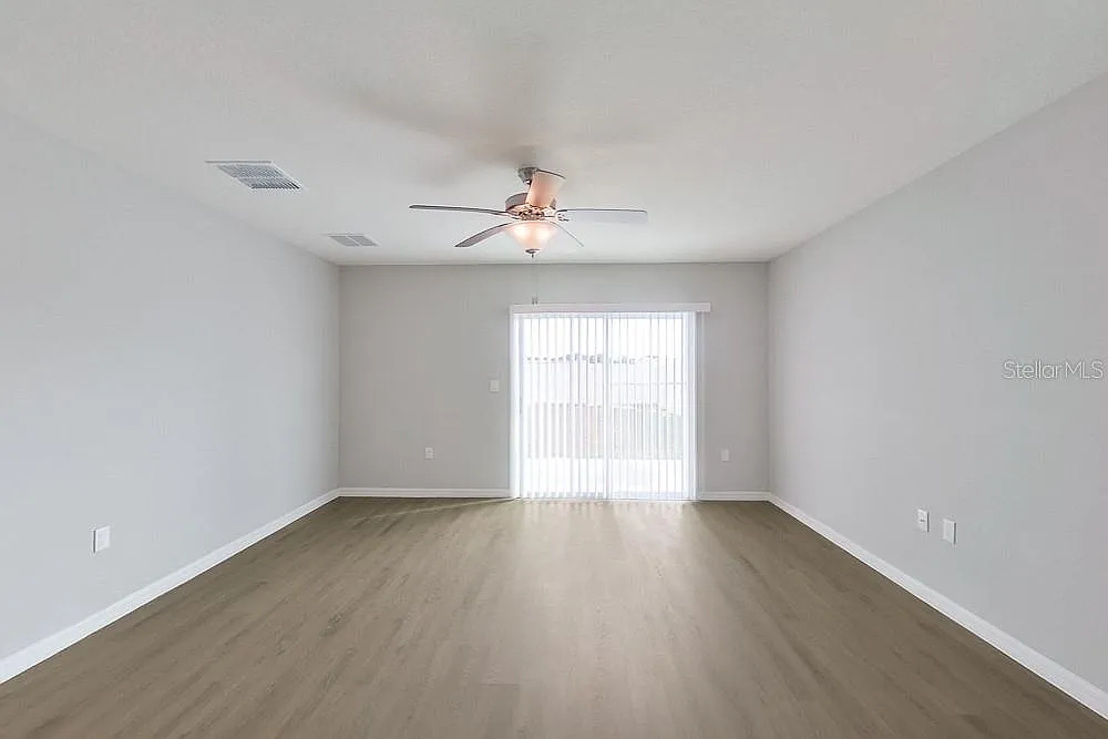 5 bed, 3.0 bath, 2370 sqft, $2,495 — Photo 4
